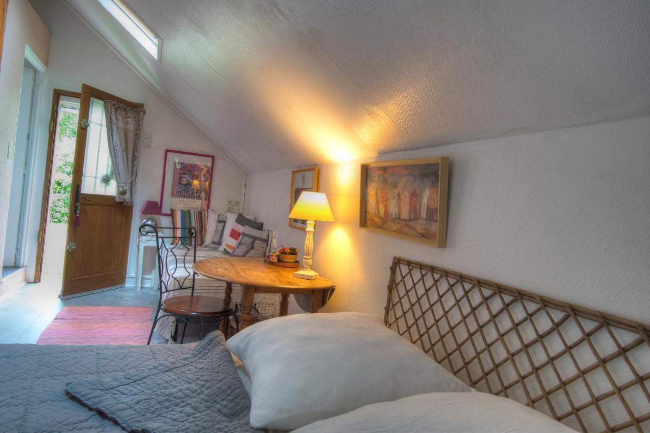 マニー・レ・ザモー Maison Prairie Bonheur Bed & Breakfast エクステリア 写真
